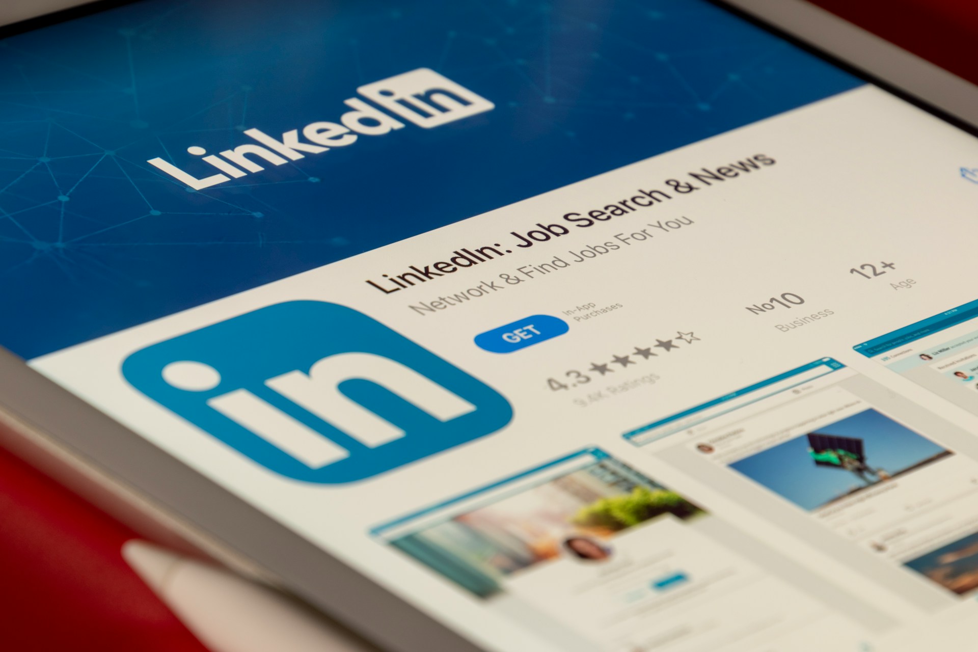 LinkedIn Rolls Out AI Assistant for Premium Members